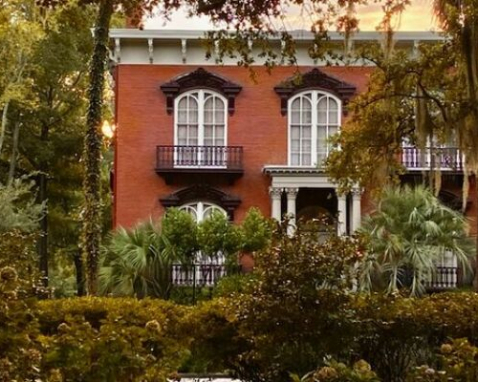 Savannah Historic Storytelling and Walking Tour